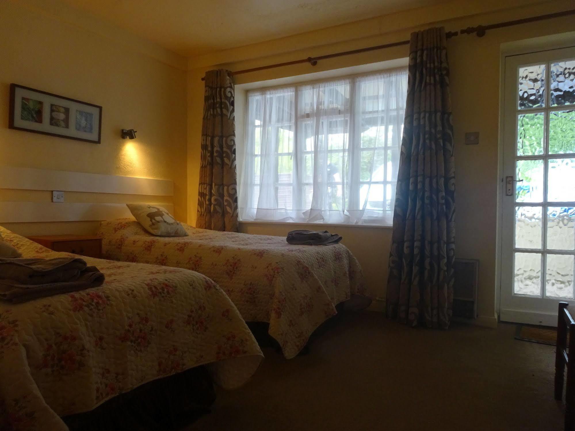 Chequers Inn Harrogate Extérieur photo