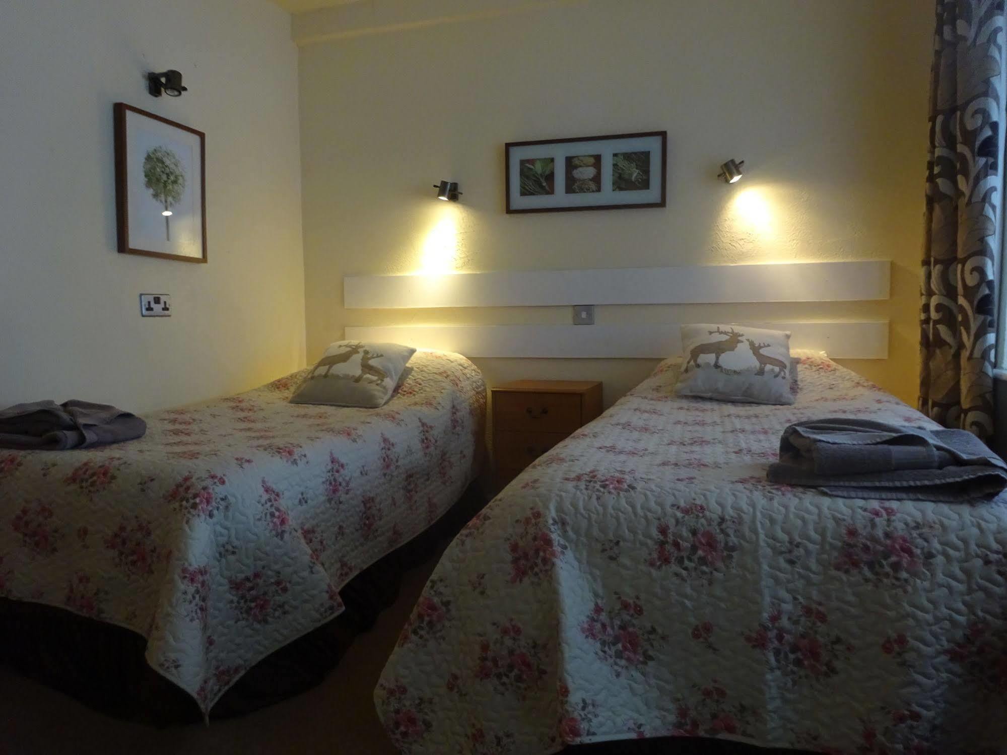 Chequers Inn Harrogate Extérieur photo