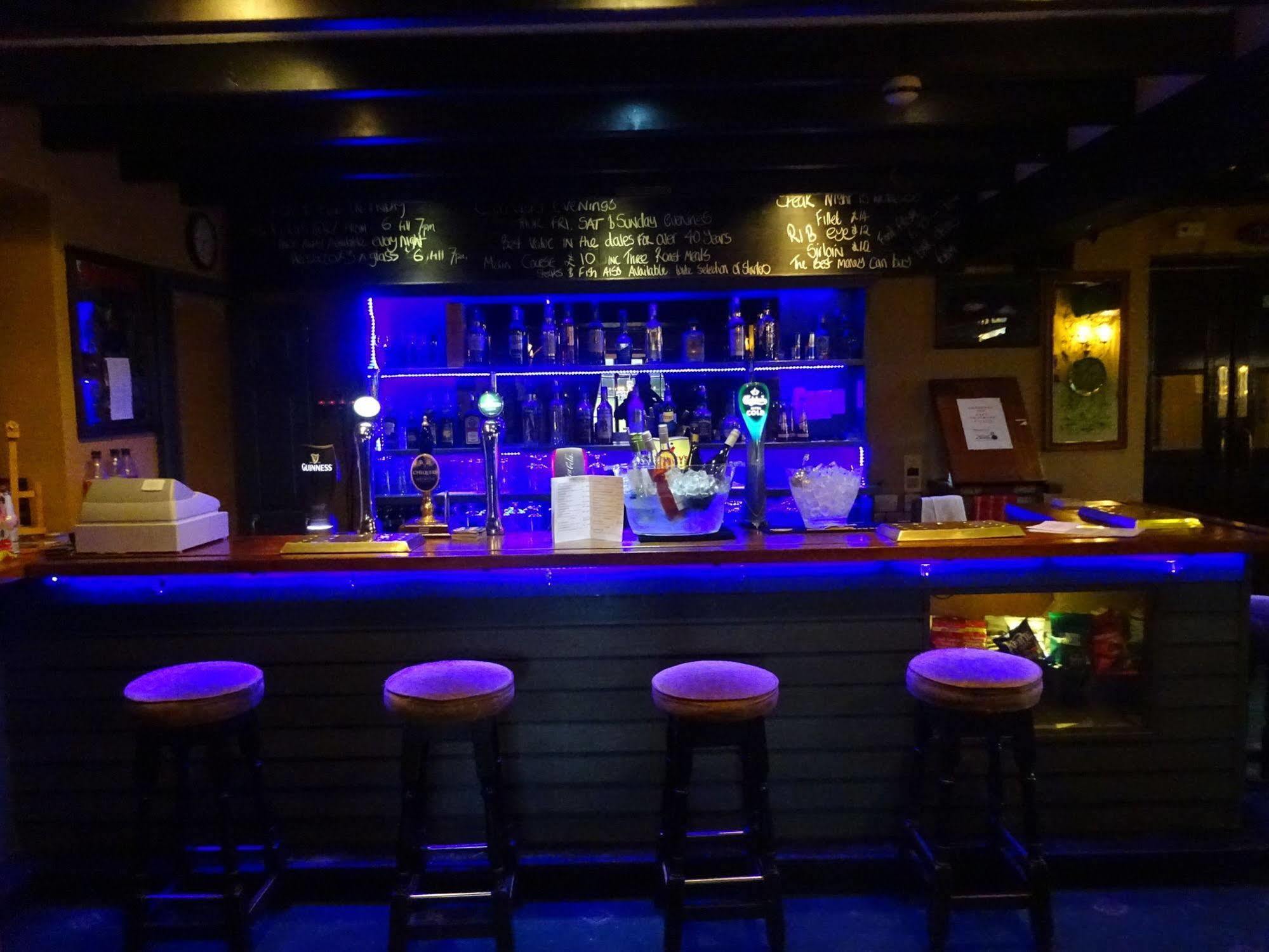Chequers Inn Harrogate Extérieur photo