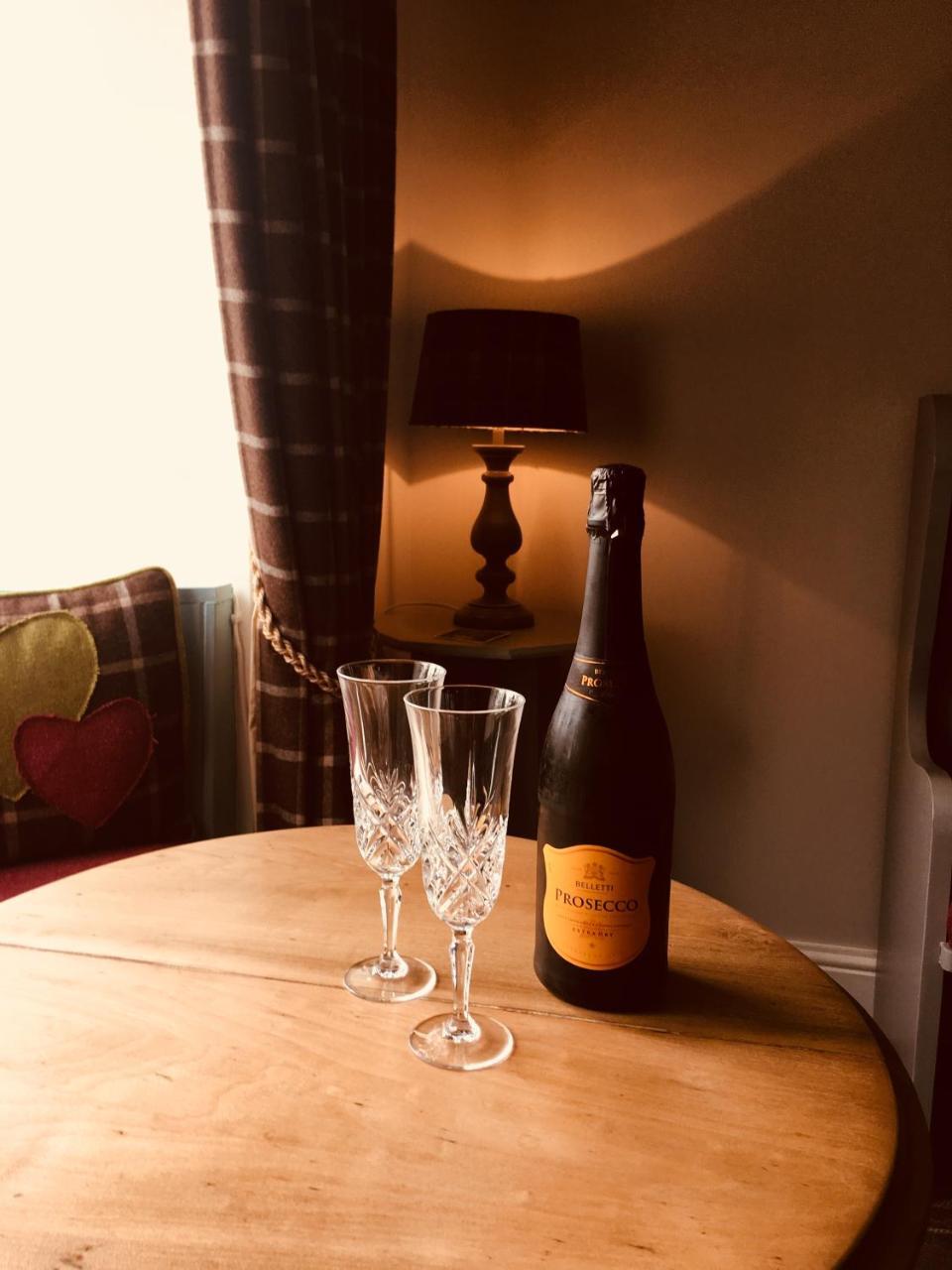 Chequers Inn Harrogate Extérieur photo
